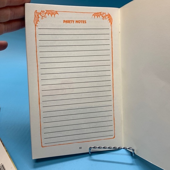 1989 Vintage The spooktacular halloween party book - Picture 8 of 9